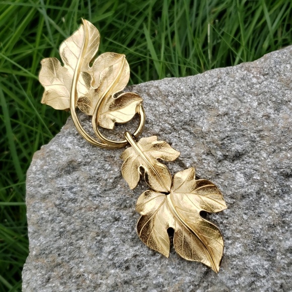 Vtg Kunio Matsumoto Trifari Leaves Dangle Brooch! - Picture 3 of 8